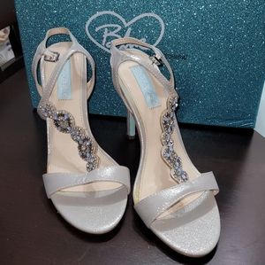 NEVER WORN Betsey Johnson Chloe Heels
